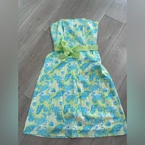 Lilly Pulitzer tie back, strapless with a scallop trim neckline midi dress.